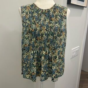 Zara Floral Sleeveless Blouse with a pleated front. Size L